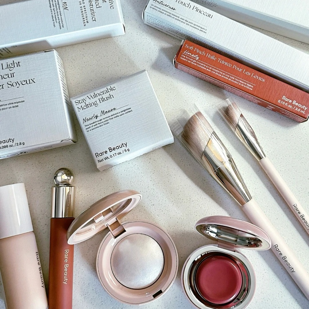 Rare Beauty Highlighter Long L - Rare Beauty Makeup Kit ulasan dan harga